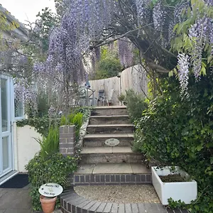 Rosemary House Brs Airport Accommodation Maison d'hôtes